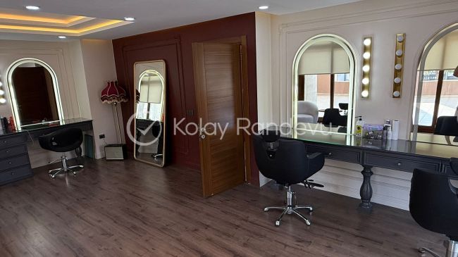 No:742 Makeup & Hair Studio resim 1